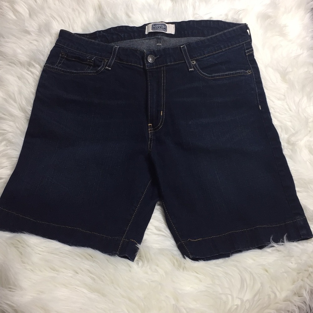 🎉Levi’s Signature Bermuda Jean Shorts 12 - Picture 1 of 4